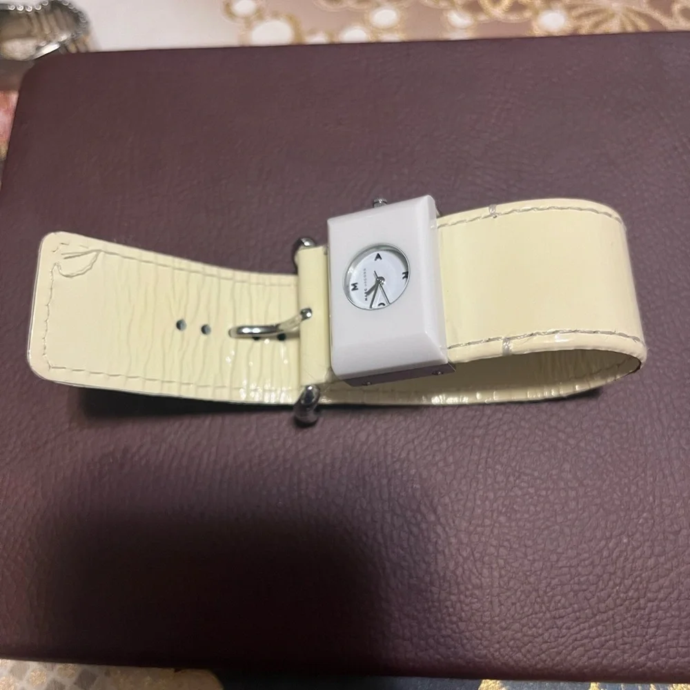 MARC‎ JACOBS WHITE WOMENS WATCH